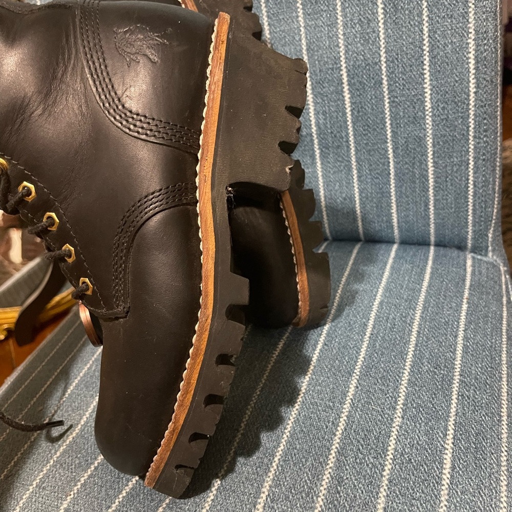 Like new woman’s Chippewas size 7 super nice.  Steel toe. - Picture 4 of 9